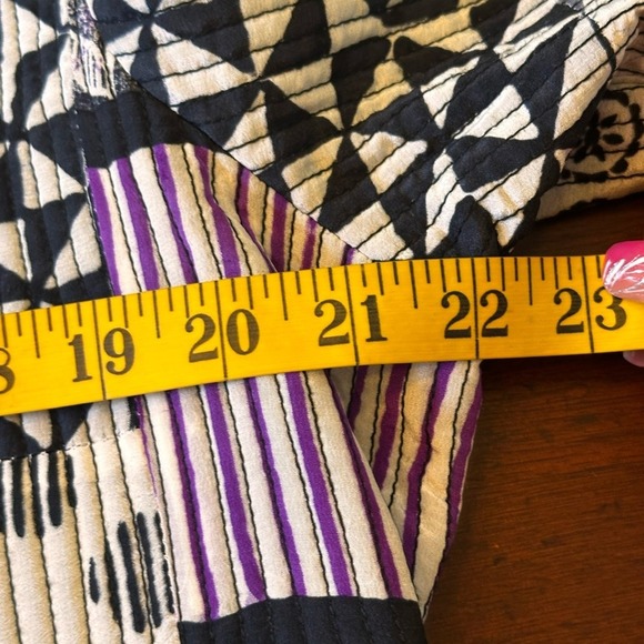 Harshita size Med black & white Quilted silk‎ geometrical design jacket - Picture 12 of 16
